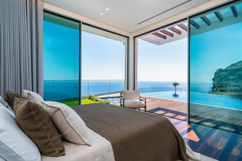 Bed, Photo of the whole room, Bedroom, Sea view, Swimming pool