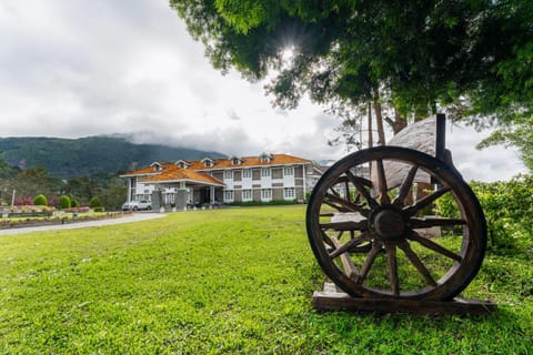 Property building, Natural landscape, Mountain view