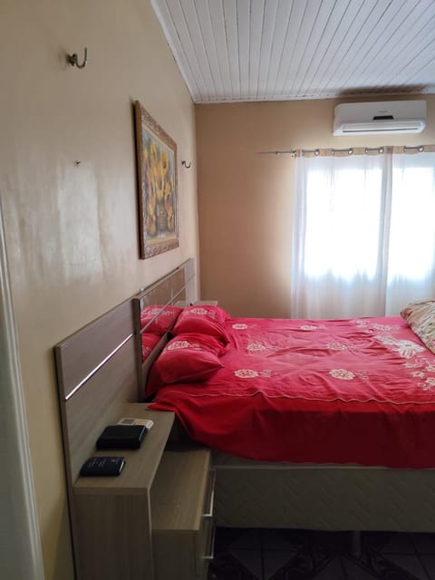 Bed, Photo of the whole room, Bedroom, air conditioner