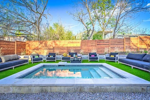 Patio, Pool view, Swimming pool, sunbed