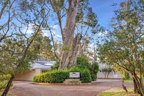 Inn The Tuarts Guest Lodge House in Busselton