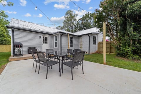 Property building, Patio, Spring, Inner courtyard view