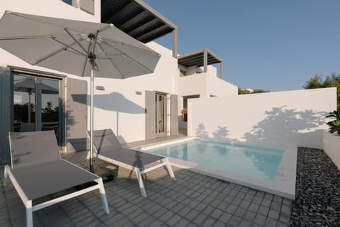 Property building, Patio, Day, View (from property/room), Balcony/Terrace, Pool view, Swimming pool, sunbed