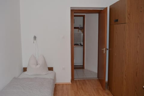 Property building, Kitchen or kitchenette, Bedroom