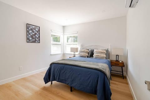 Comfortable, Updated 1B1B, with Gated Parking, WEST SIDE! Near Stanford 1 Wohnung in East Palo Alto