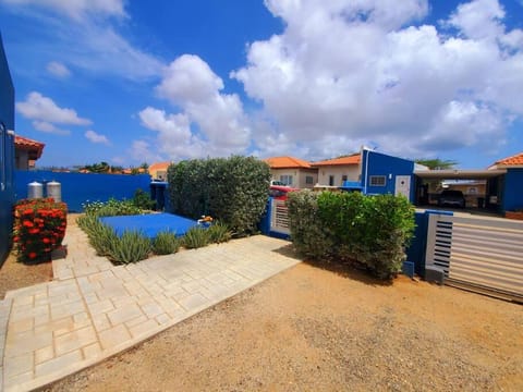 Modern Relaxing Vacation Villa House in Oranjestad