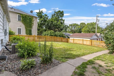 Parkway Cottage House in Minneapolis