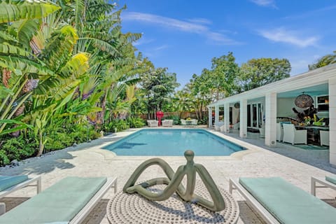 Day, Pool view, Swimming pool, sunbed