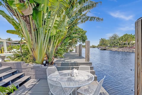 Patio, Day, Natural landscape, Garden, Garden, View (from property/room), Garden view, Lake view, River view