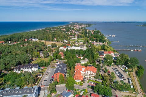 Property building, Nearby landmark, Day, Neighbourhood, Natural landscape, Bird's eye view, Beach, City view, Lake view, River view, Sea view, Street view