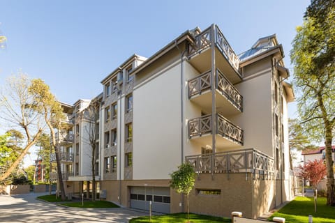 Property building, Day, Neighbourhood, Street view