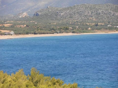 Sea View & Natural Harmony House near Monemvasia House in Islands