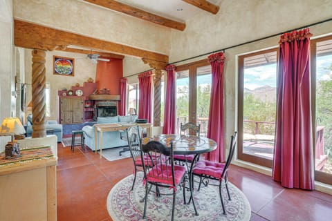 Chic Tucson Casita with Deck and Panoramic Views! Casa in Tanque Verde