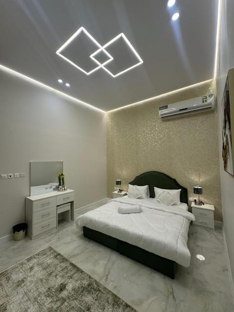 Bed, Photo of the whole room, Bedroom, air conditioner