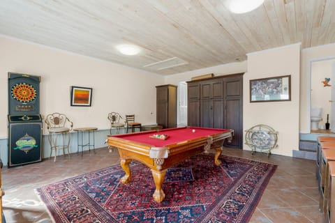 Billiard, Game Room