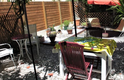 Patio, Garden view