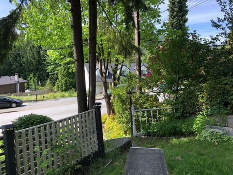 Garden view, Street view