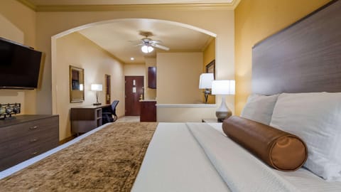 Best Western Plus Crown Colony Inn & Suites Hotel in Lufkin
