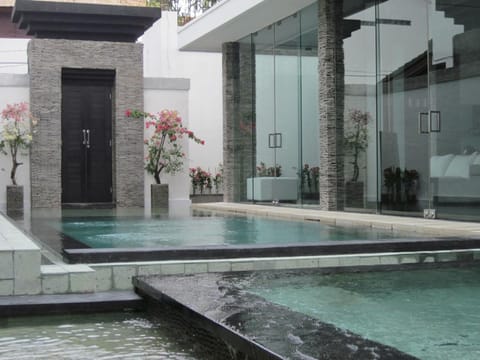 7to8BR 40 off special Brilliant Location Villa in Kuta