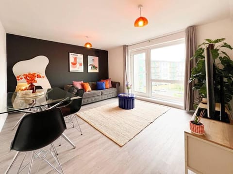 Modern Hatfield Apartment with Free Gated Parking Appartement in Hatfield