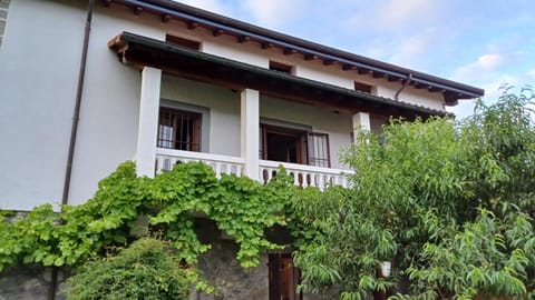 Facade/entrance, Balcony/Terrace, Garden view