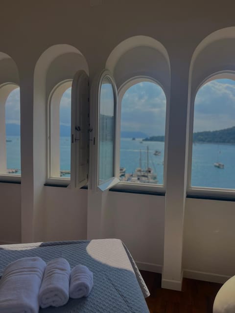 Bed, Natural landscape, Photo of the whole room, Bedroom, Sea view, towels