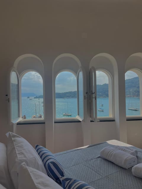 Bed, Photo of the whole room, Bedroom, Sea view