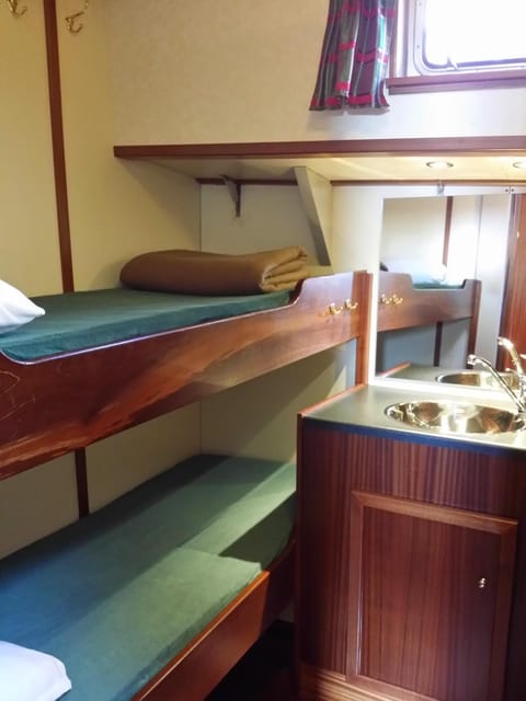 Bedroom, bunk bed