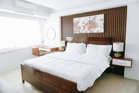 Avida Prime Suite with 3Bededrooms 35 Apartment in Iloilo City