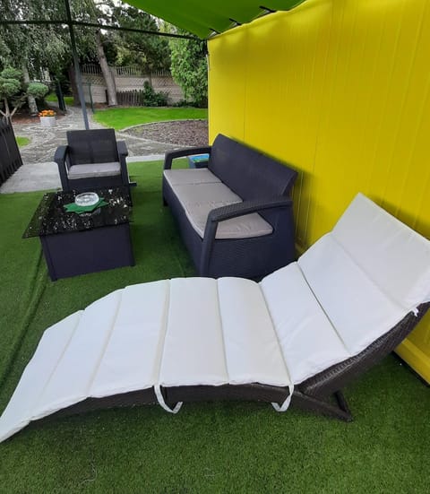 Garden, Seating area, Garden view, sunbed