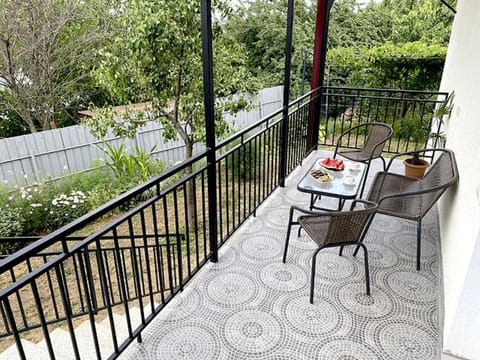 Balcony/Terrace, Garden view