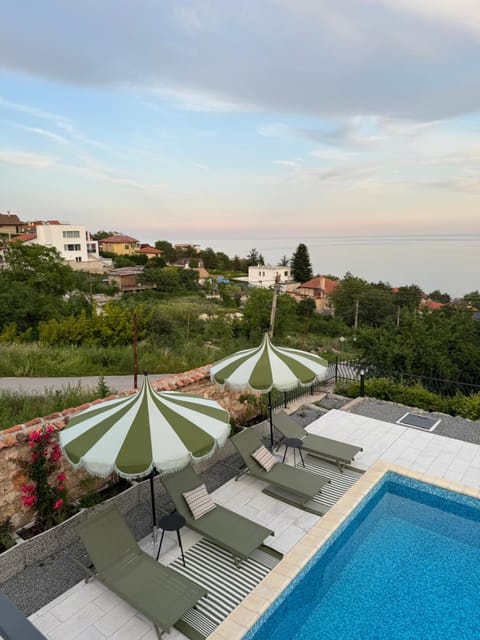 Day, Natural landscape, Pool view, Sea view, Swimming pool, sunbed