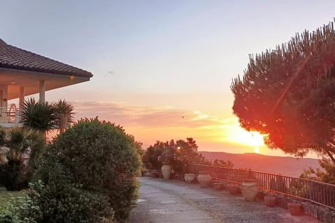 Property building, Garden view, Sea view, Sunset