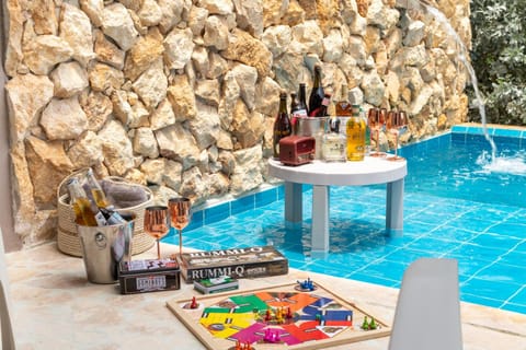 Game Room, Swimming pool, Drinks