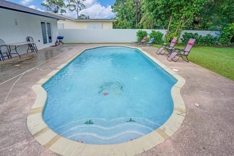 Patio, Garden view, Swimming pool, sunbed