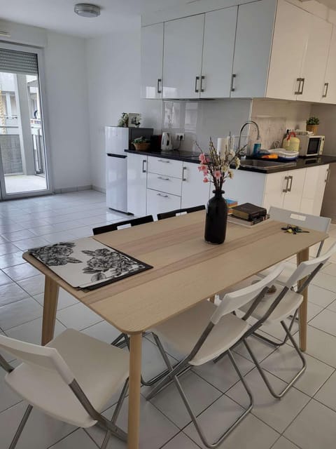 Dining area, kitchen