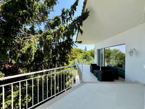 Property building, Balcony/Terrace, Garden view