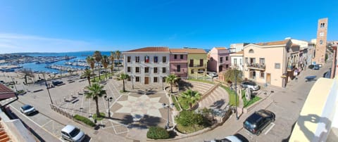 Nearby landmark, Day, Neighbourhood, Natural landscape, Bird's eye view, City view, Sea view, Location