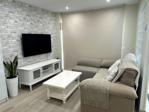 Communal lounge/ TV room, Living room, Seating area