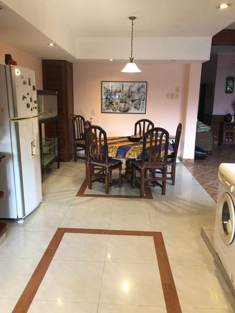 Kitchen or kitchenette, Dining area, microwave, oven, pet friendly, washing machine, air conditioner