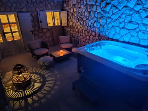 Night, Hot Tub, Evening entertainment
