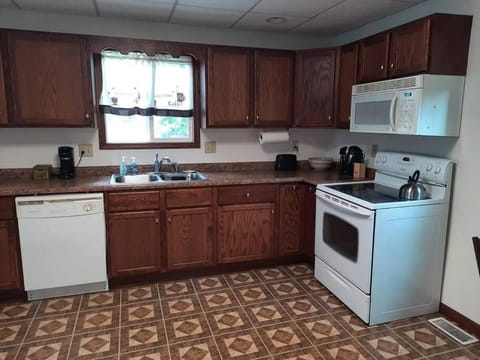 Located 1 mile from Downtown and Knox College Casa in Galesburg