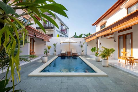 Pool view, Swimming pool, sunbed