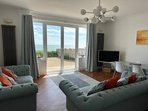 Goodwins Seaview Inc Parking Sleeps 4 Nr Beach Apartment in Ramsgate