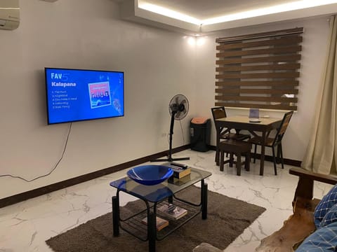 TV and multimedia, Seating area, Dining area