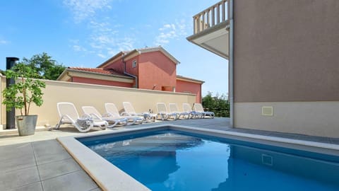 Swimming pool, sunbed