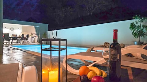 Night, Swimming pool