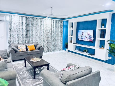 Communal lounge/ TV room, TV and multimedia, Living room, Seating area, Evening entertainment