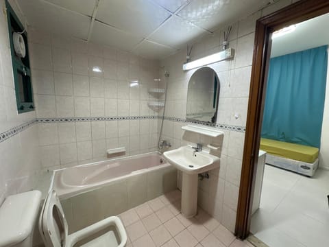 Khalidiya010 For men only Hostel in Abu Dhabi