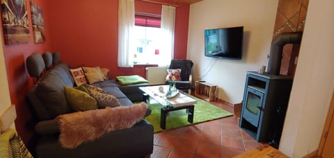 TV and multimedia, Living room, Seating area, Evening entertainment